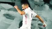 DECISIVO. Karim Benzema celebra uno de los dos goles marcados.