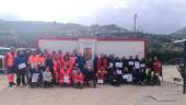 COMITIVA. Los participantes posan con sus diplomas de las jornadas de rescate promovidas por Andican.