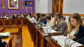AYUNTAMIENTO. Sesión plenaria con la presencia de todos los concejales en la Administración local jiennense.