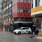Lluvia en la calle Ramón y Cajal, en Jaén. / Vídeo Jason Moyano / Diario JAÉN. 