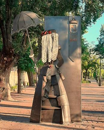 Rus inaugura el primer monumento a “Las Mascarillas” Rus inaugura el primer monumento a “Las Mascarillas”