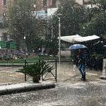 Lluvia en la plaza de la Constitución, en Jaén. / Jason Moyano / Diario JAÉN. 