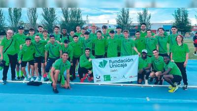 Atlletas y cuadro técnico del conjunto masculino que compitieron en el cuadrangular celebrado en Huesca.