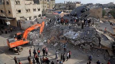 Trabajos de búsqueda y rescate tras un bombardeo del Ejército de Israel contra la ciudad de Rafá, en el sur de la Franja de Gaza. / Rizek Abdeljawad / Archivo Europa Press. 