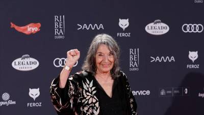 La actriz Petra Martínez posa en la alfombra roja previa a la gala de la XI edición de los Premios Feroz. / A. Pérez Meca / Europa Press. 