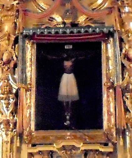 <i>Lienzo del “Cristo de Burgos”, ubicado en la parte central del retablo mayor del templo.</i>