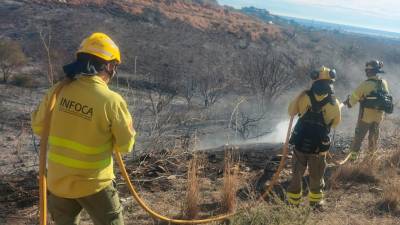 Efectivos del Infoca trabajan en un incendio forestal de Mijas. / Archivo Europa Press.