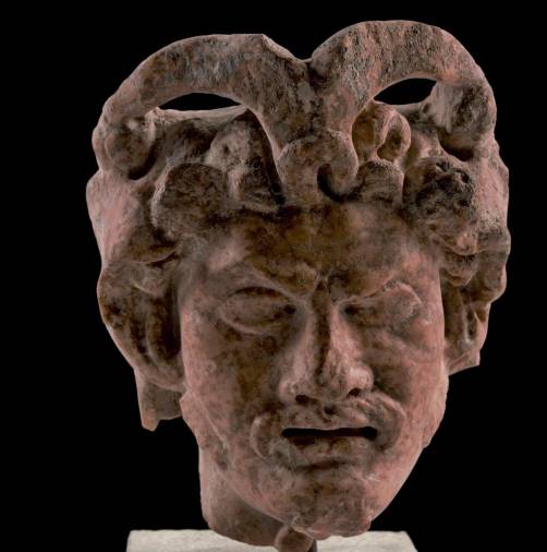 <i>Herma hallada en Benzalá (Museo Provincial de Jaén).</i> <i>Herma hallada en Benzalá (Museo Provincial de Jaén).</i>