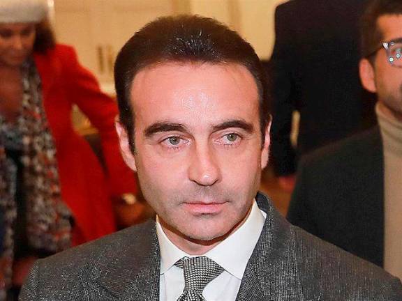 Enrique Ponce, uno más en la pandilla de Ana Soria Enrique Ponce, uno más en la pandilla de Ana Soria