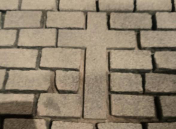Controversia en Begíjar por una cruz entre el adoquinado Controversia en Begíjar por una cruz entre el adoquinado