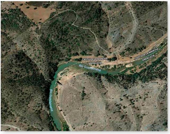 <i>Vista aérea de la zona del puente en el río Guadalmena sirve de frontera entre las comunidades de Andalucía y de Castilla La Mancha.</i>