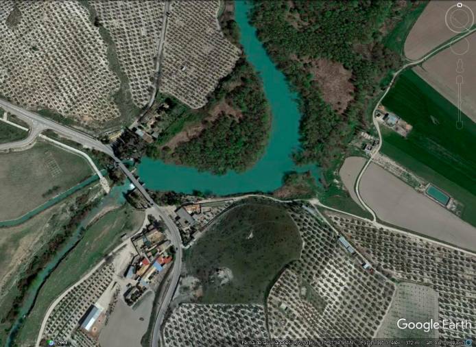 <i>Vista aérea del puente de la Cerrá sobre el cauce del río Guadalquivir.</i>