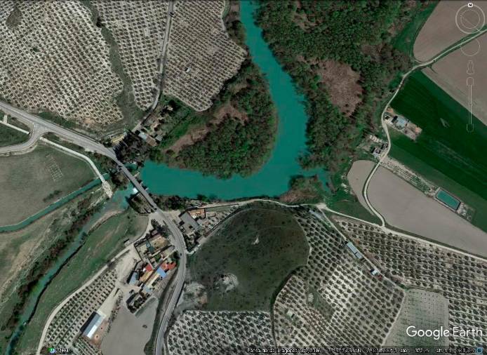 <i>Vista aérea del puente de la Cerrá sobre el cauce del río Guadalquivir.</i> <i>Vista aérea del puente de la Cerrá sobre el cauce del río Guadalquivir.</i>