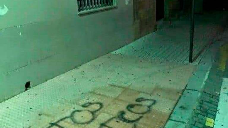 Nueva pintada vandálica en un colegio de Linares Nueva pintada vandálica en un colegio de Linares
