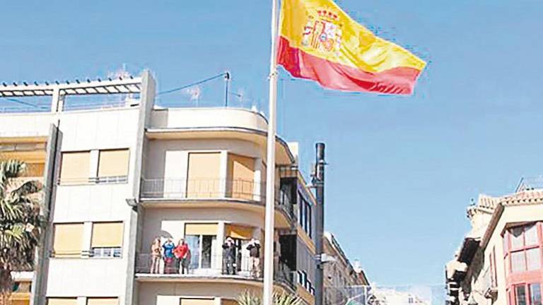 Solemne “viva España” colectivo Solemne “viva España” colectivo
