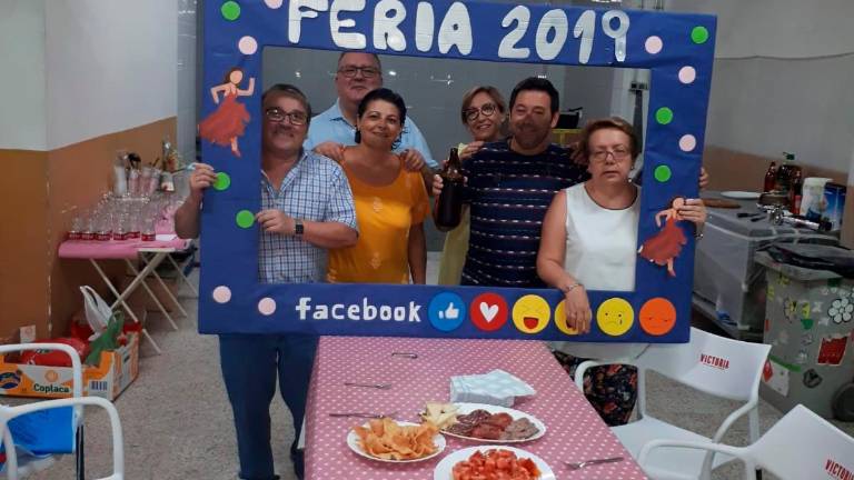 Una tradición que une, más si cabe, a cuatro familias a lo largo de toda la feria Una tradición que une, más si cabe, a cuatro familias a lo largo de toda la feria