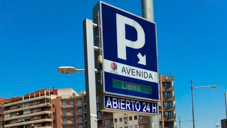 El aparcamiento Avenida deja de ser gratuito para sanitarios El aparcamiento Avenida deja de ser gratuito para sanitarios