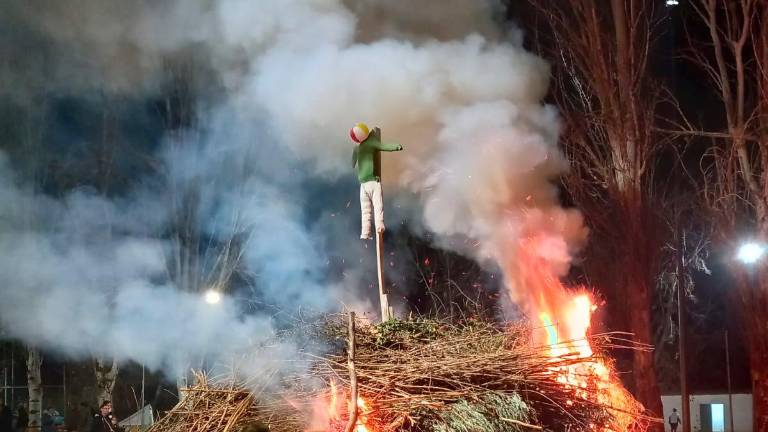 Una treintena de lumbres para celebrar San Antón Una treintena de lumbres para celebrar San Antón