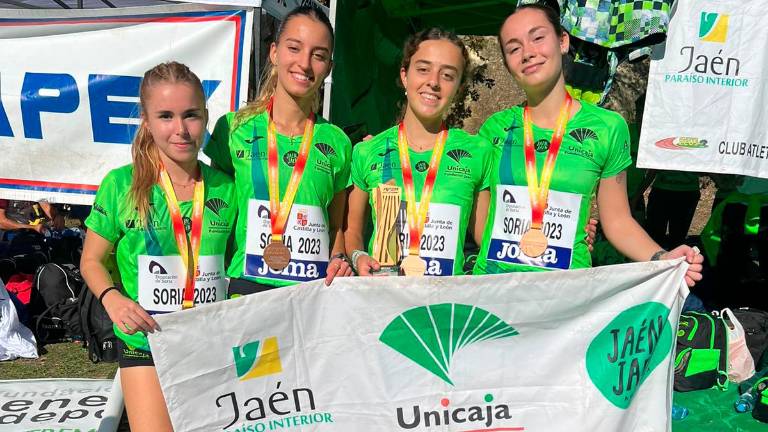 Eva María, Ariadna, Andrea y Ana: El fondo del Unicaja Jaén Paraíso Interior está en sus piernas Eva María, Ariadna, Andrea y Ana: El fondo del Unicaja Jaén Paraíso Interior está en sus piernas