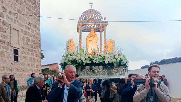 La Virgen de Gracia regresa a su ermita junto con sus fieles en Pegalajar La Virgen de Gracia regresa a su ermita junto con sus fieles en Pegalajar