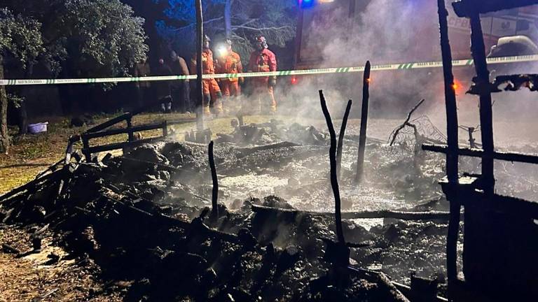 Muere una persona en una chabola incendiada en Lucena del Puerto (Huelva) Muere una persona en una chabola incendiada en Lucena del Puerto (Huelva)