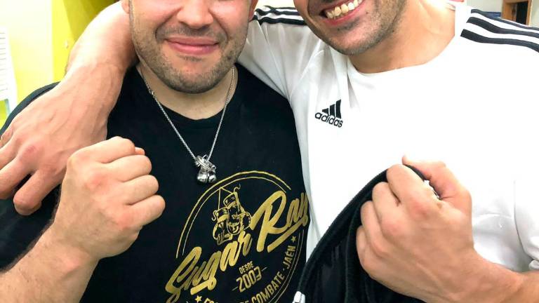 Esaú Castillo debuta como profesional con una victoria ante el rumano Pantiru Esaú Castillo debuta como profesional con una victoria ante el rumano Pantiru