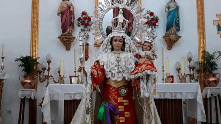 La patrona reluce por las calles tras su restauración La patrona reluce por las calles tras su restauración