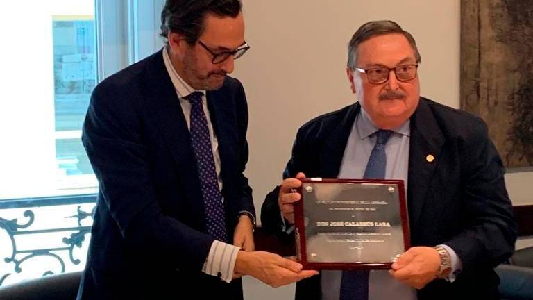 La Mutualidad de la Abogacía homenajea a José Calabrús La Mutualidad de la Abogacía homenajea a José Calabrús
