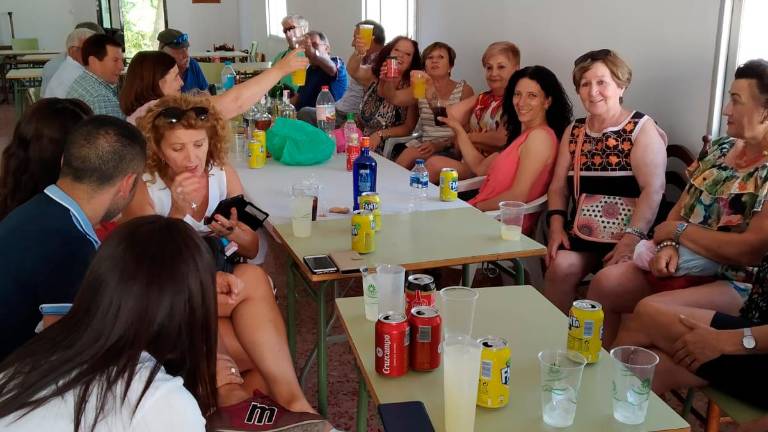 Devoción y fervor en la aldea Devoción y fervor en la aldea