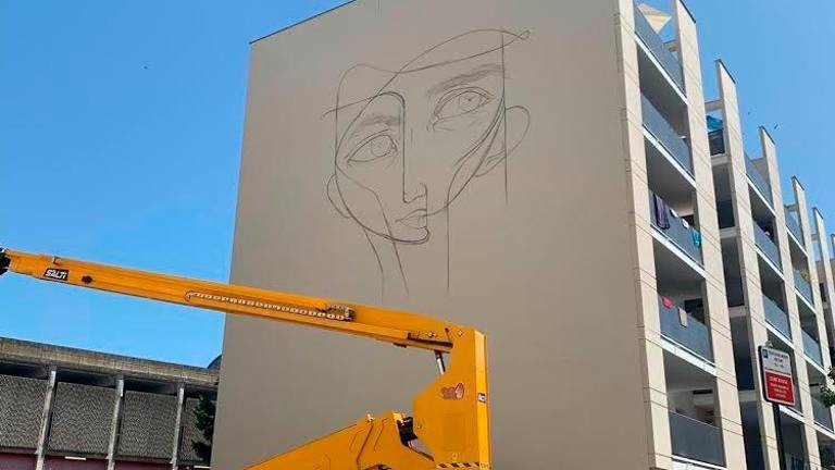 El artista linarense deja su huella en las paredesde París El artista linarense deja su huella en las paredesde París