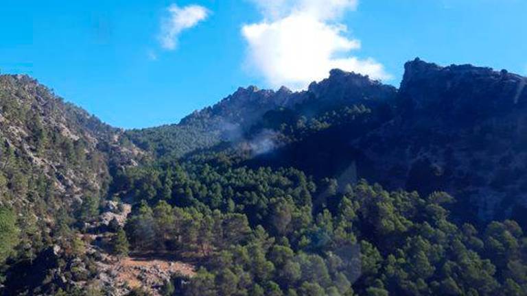 Los bomberos forestales acaban con el incendio de Coto Ríos 12 días después Los bomberos forestales acaban con el incendio de Coto Ríos 12 días después