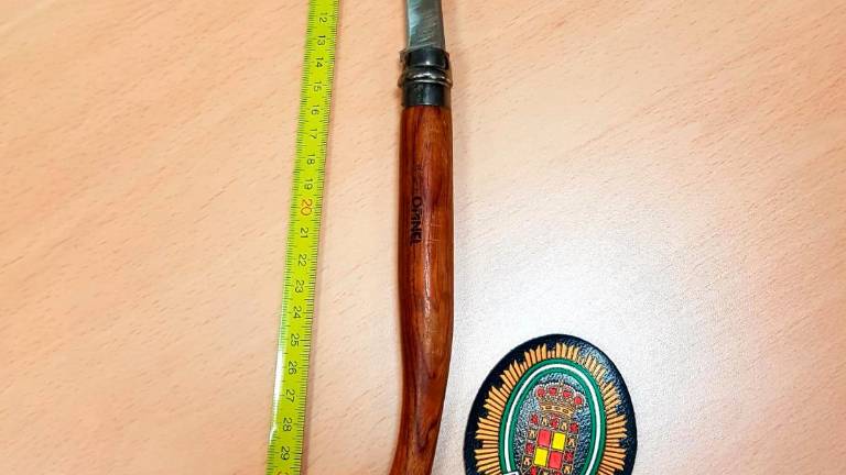 La Policía Local denuncia a un varón por portar un arma prohibida La Policía Local denuncia a un varón por portar un arma prohibida