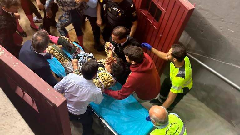 El linarense Curro Díaz sufre una grave cogida en Burgos El linarense Curro Díaz sufre una grave cogida en Burgos