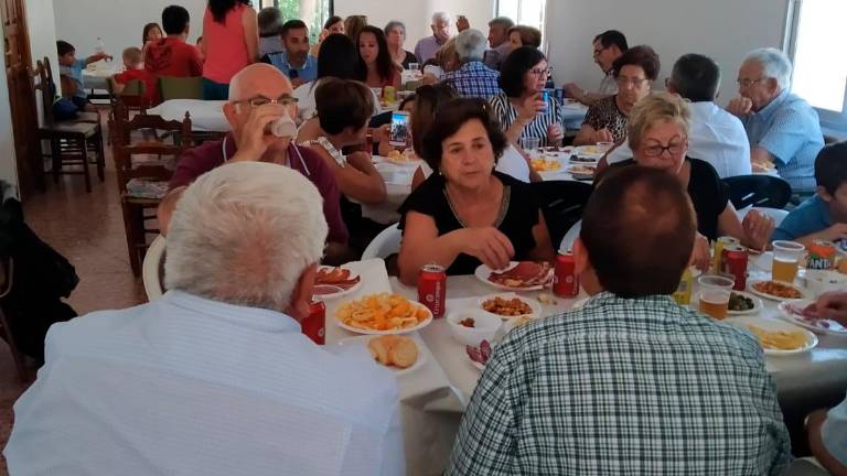 Devoción y fervor en la aldea Devoción y fervor en la aldea