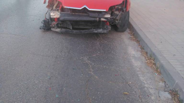 Brutal accidente con cuatro jóvenes heridos Brutal accidente con cuatro jóvenes heridos