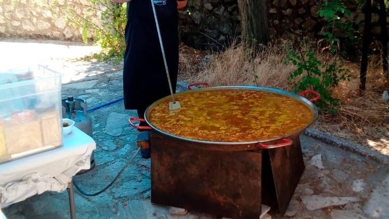 Devoción y fervor en la aldea Devoción y fervor en la aldea