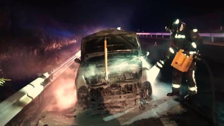 Susto en Martos por un incendio en la carretera de Santiago Susto en Martos por un incendio en la carretera de Santiago