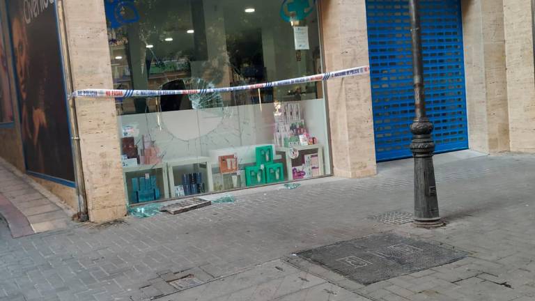 Roban productos en una perfumería de la capital Roban productos en una perfumería de la capital