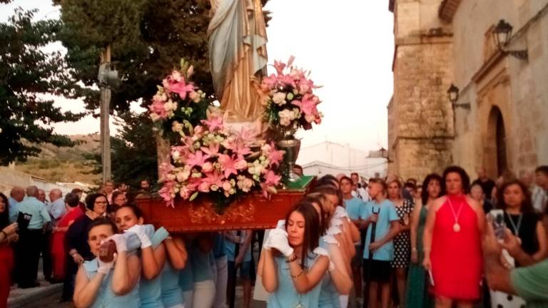 Los garcileños se rinden ante la patrona en su salida anual Los garcileños se rinden ante la patrona en su salida anual