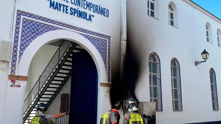 Arde el cuadro de luz del Museo Mayte Spínola de Marmolejo Arde el cuadro de luz del Museo Mayte Spínola de Marmolejo