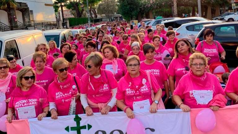 Los marteños abarrotan las calles en la VIII Marea Rosa