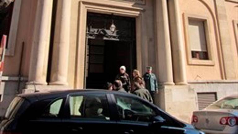 Tres años de cárcel por mantener relaciones con una menor que tuvo que abortar Tres años de cárcel por mantener relaciones con una menor que tuvo que abortar