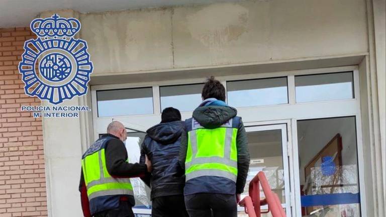 Detenido un taxista por masturbarse ante una niña Detenido un taxista por masturbarse ante una niña