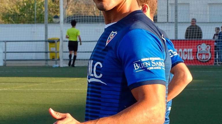 Chendo sigue su idilio con el gol y decide en Torreperogil Chendo sigue su idilio con el gol y decide en Torreperogil