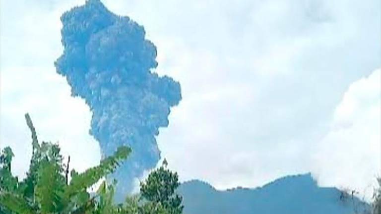 Al menos 22 alpinistas muertos por la erupción del volcán Merapi en Indonesia Al menos 22 alpinistas muertos por la erupción del volcán Merapi en Indonesia