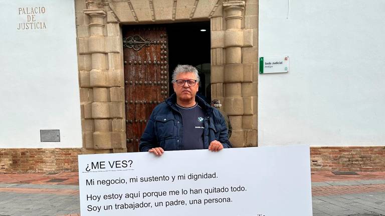 Huelga de hambre ante los juzgados de Andújar Huelga de hambre ante los juzgados de Andújar