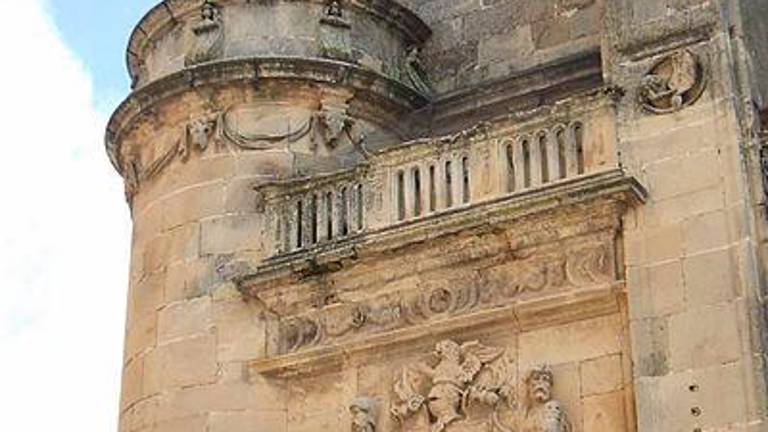 Analizando la Sacra Capilla del Salvador de la ciudad de Úbeda Analizando la Sacra Capilla del Salvador de la ciudad de Úbeda
