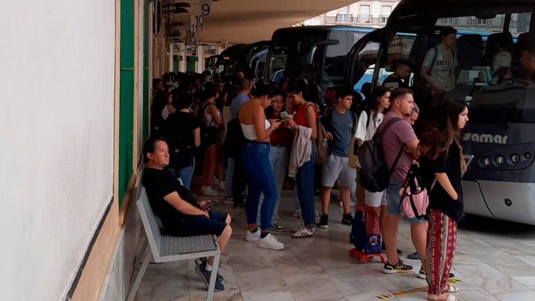 La Junta refuerza las líneas de autobús de la capital con Torredelcampo, Torredonjimeno y Martos La Junta refuerza las líneas de autobús de la capital con Torredelcampo, Torredonjimeno y Martos