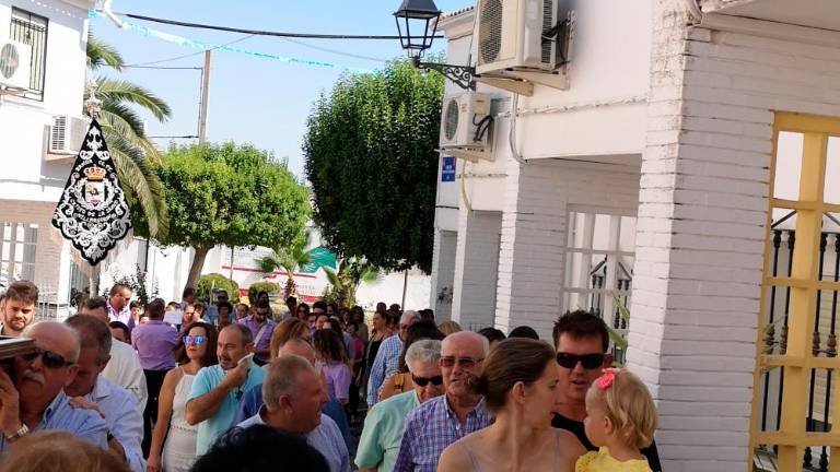 Un pueblo con su patrona Un pueblo con su patrona