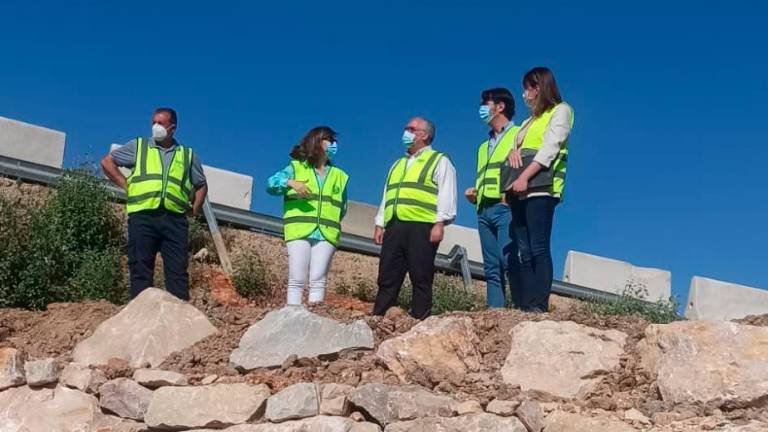 Fomento arregla un tramo de la A-6176 en Arjonilla Fomento arregla un tramo de la A-6176 en Arjonilla